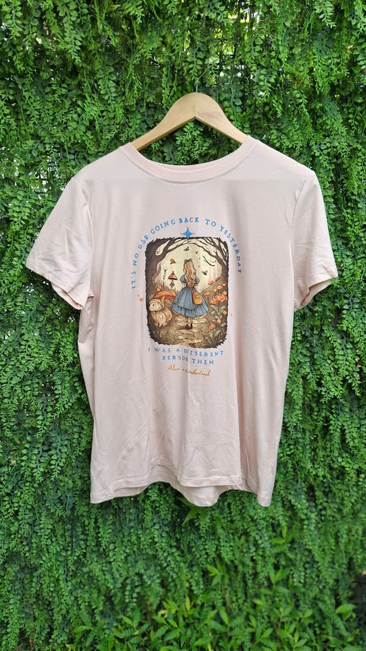 Camiseta “Alice in Wonderland”