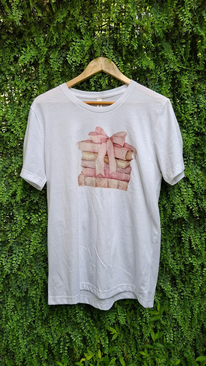 Blusa “Entre páginas y lazos”